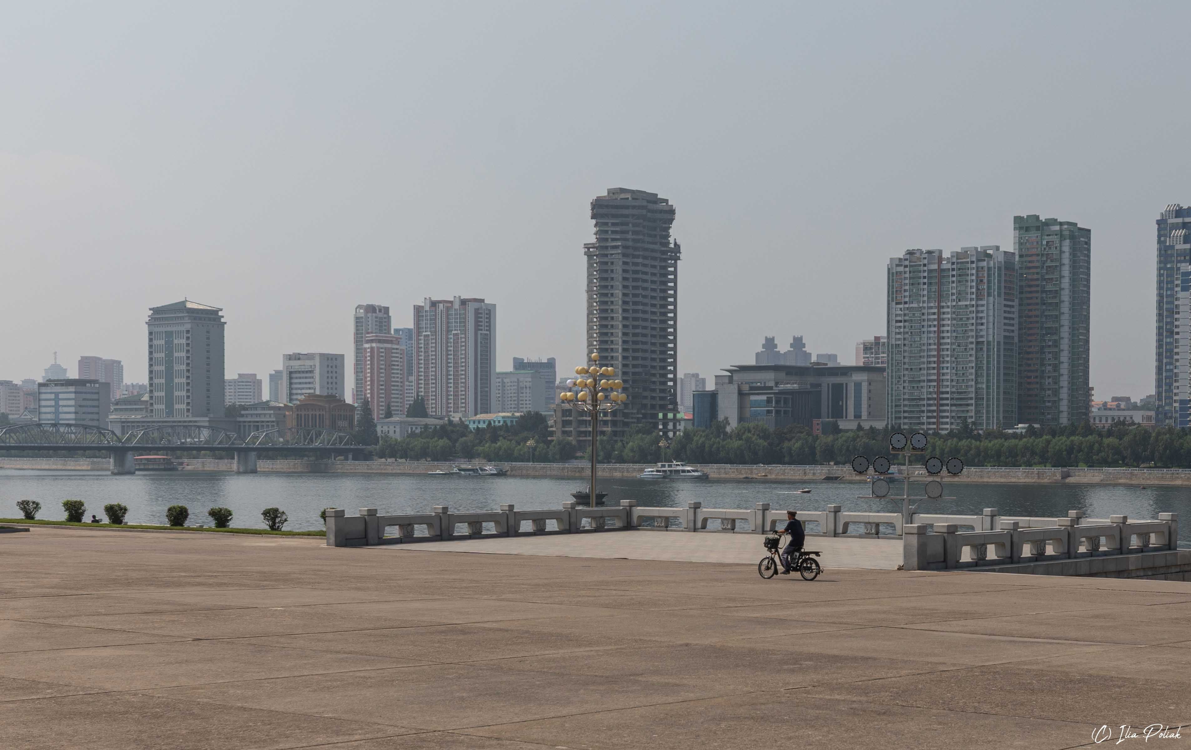 Набережная...