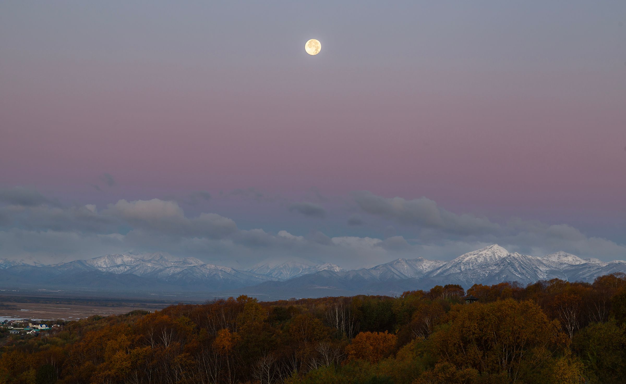 На закате красной луны