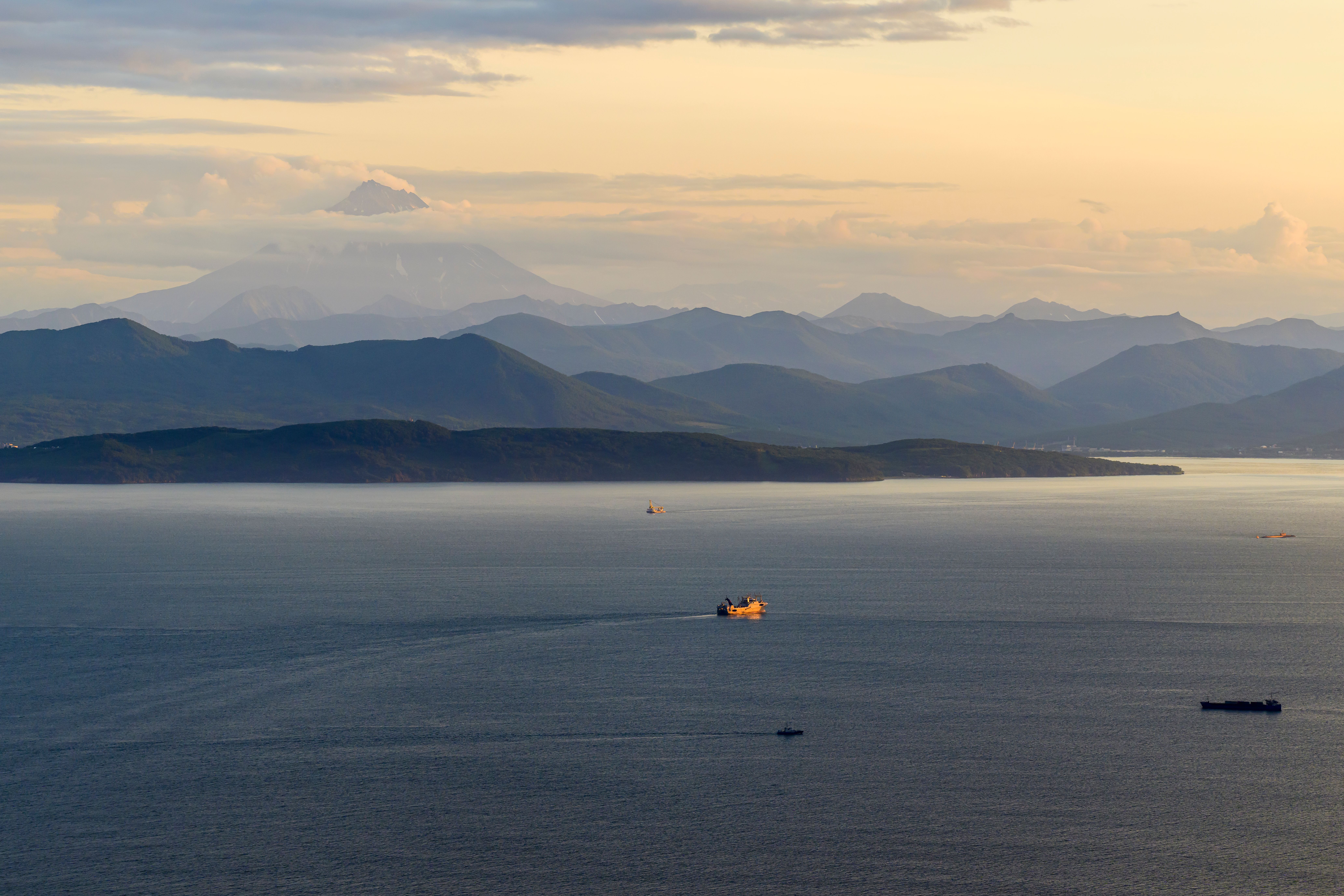 Авачинская бухта,  Петропавловск–Камчатский