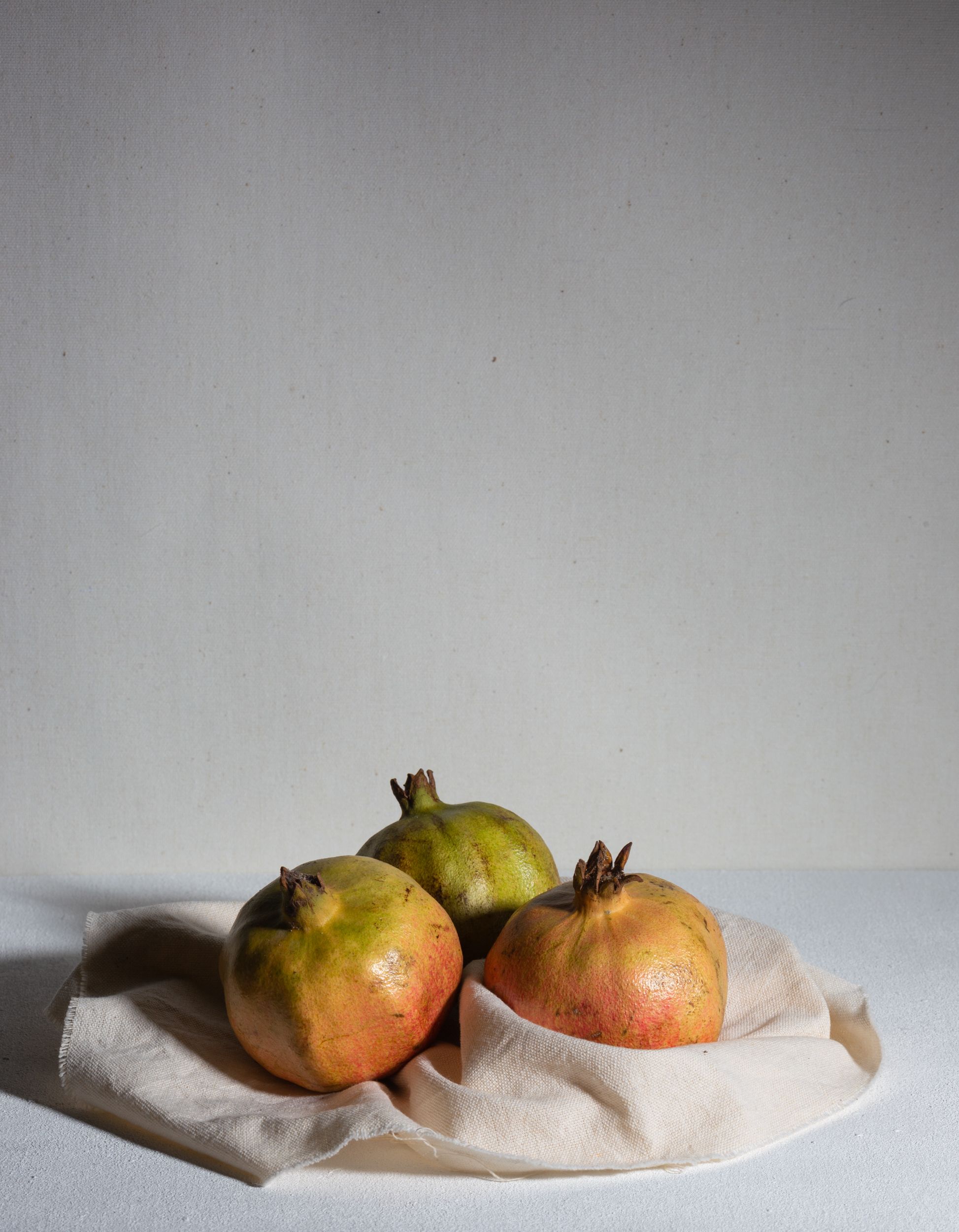 Композиция с гранатами