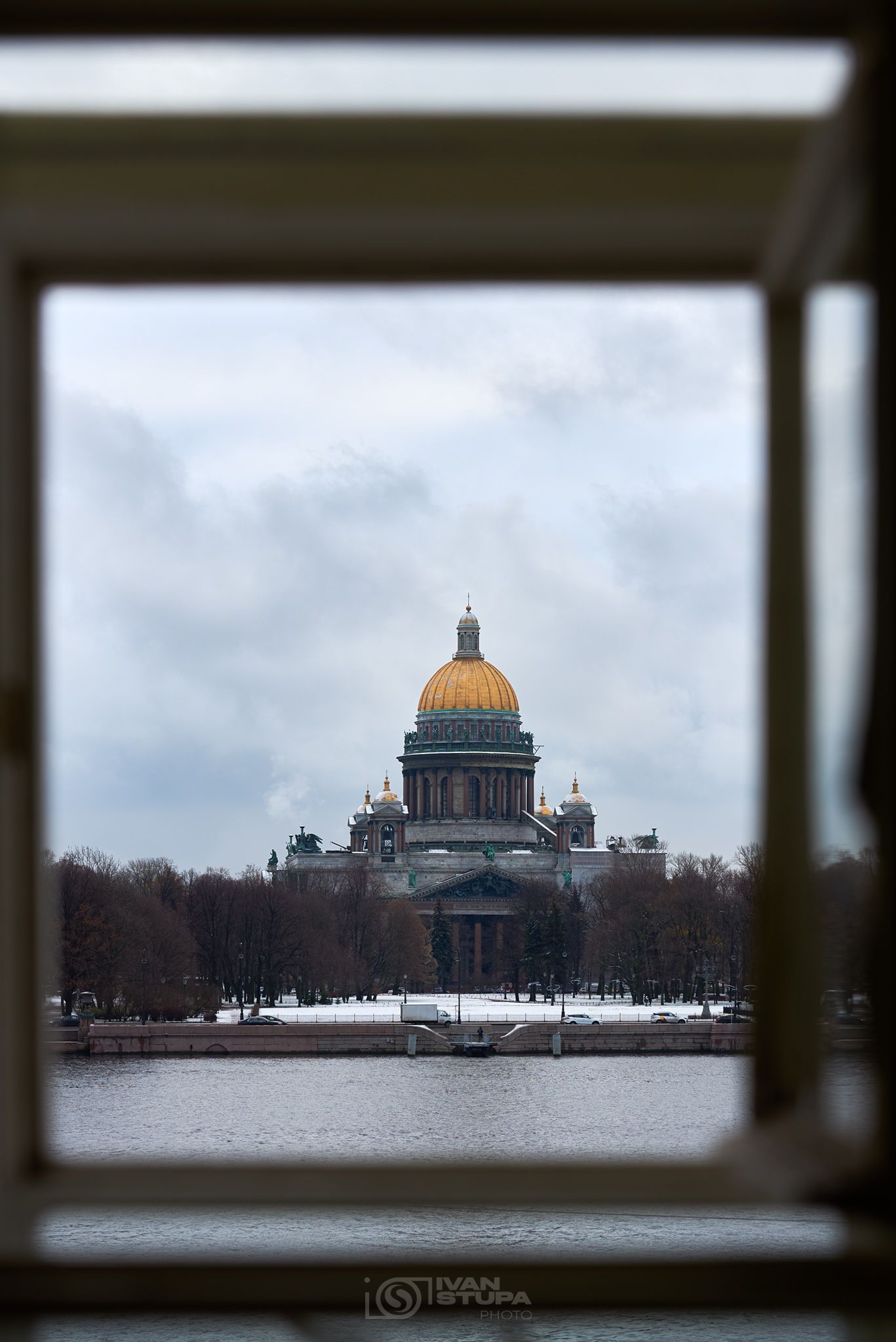 Взгляд через окно