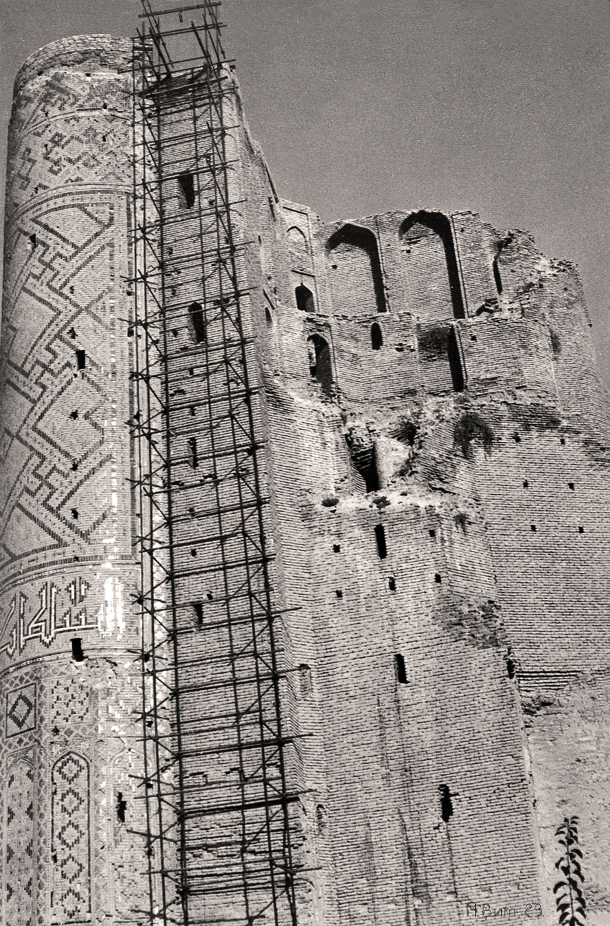 Руины западного пилона портала дворца Ак–Сарай в Шахрисабзе в 1980–х