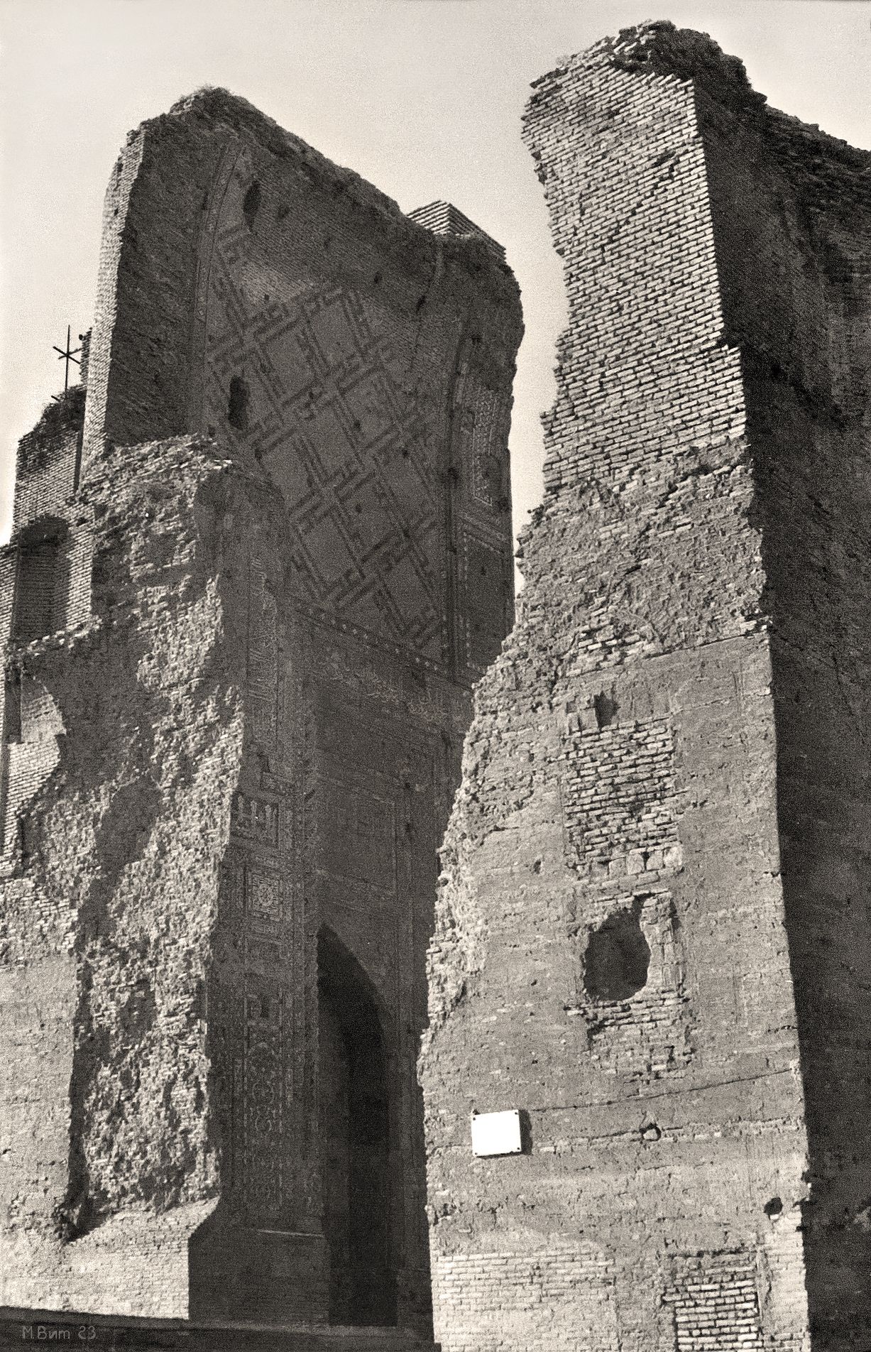 Руины западного пилона портала дворца Ак–Сарай в Шахрисабзе год 1980–й