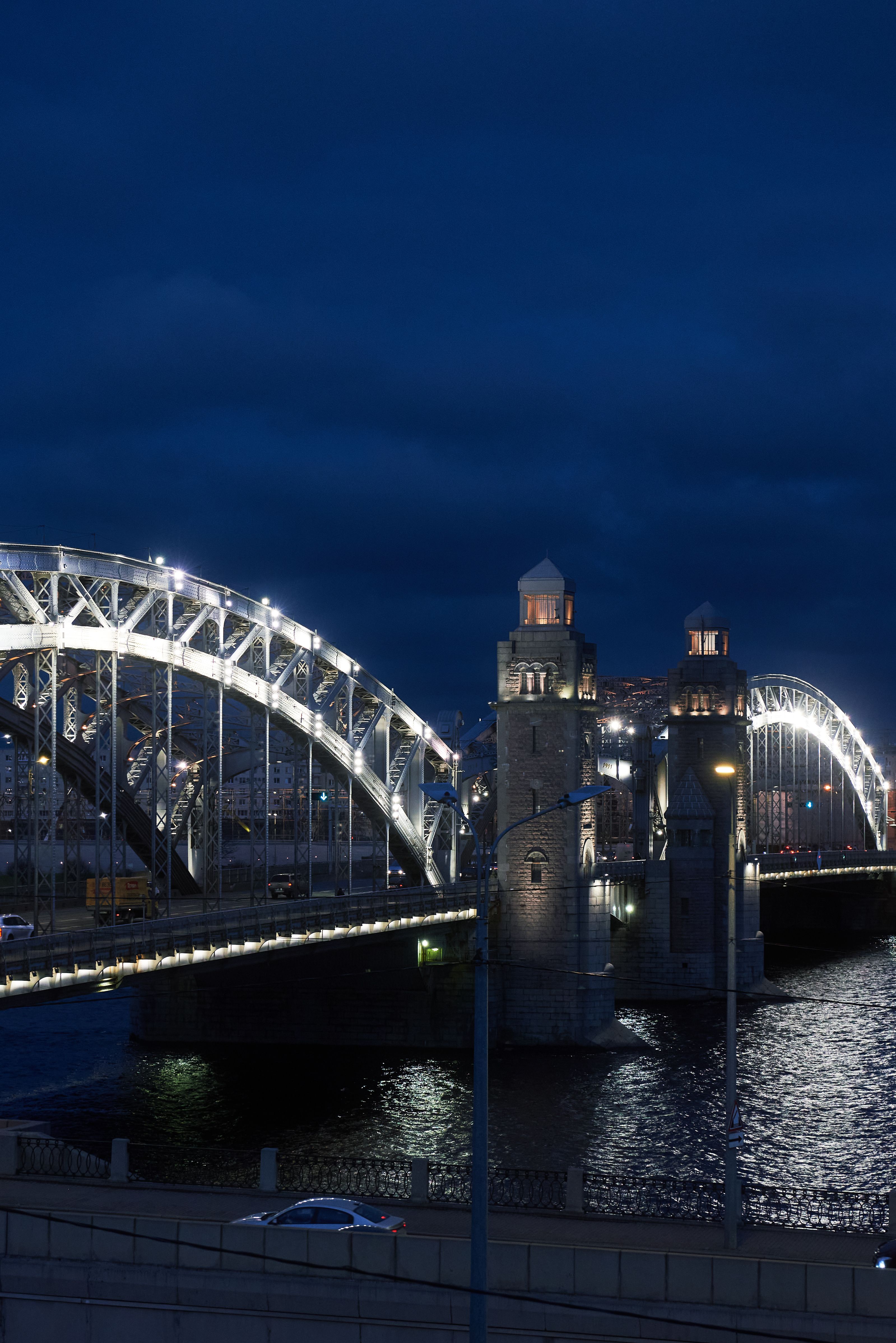 Большеохтинский мост в сумерках