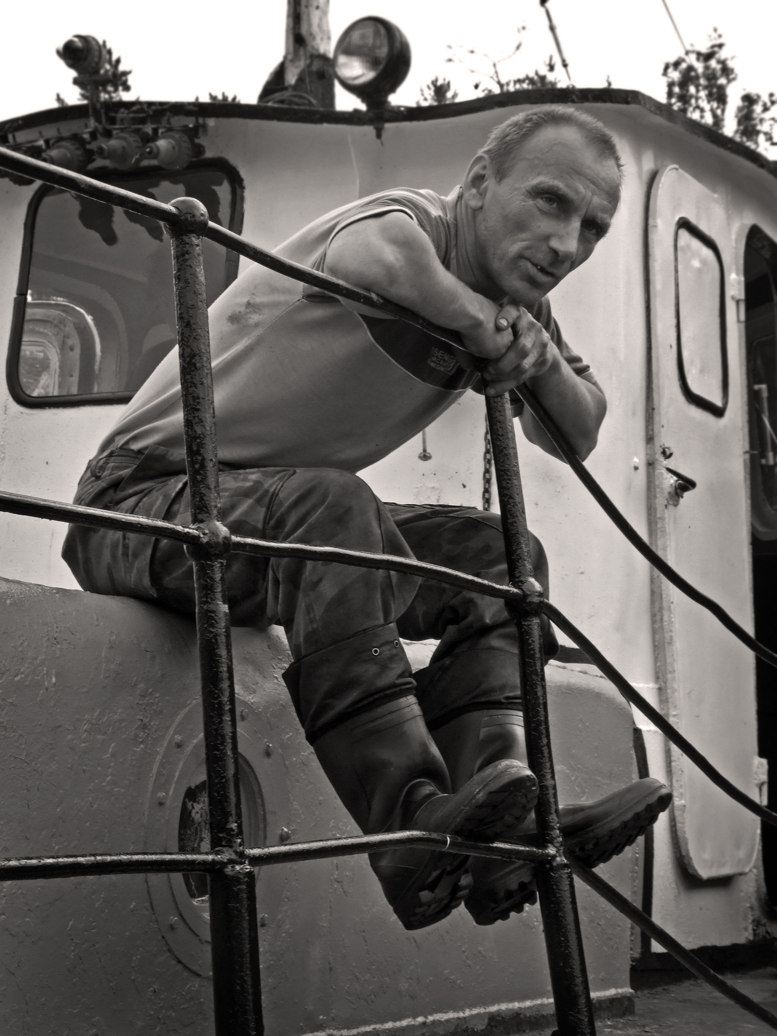 Капитан баркаса