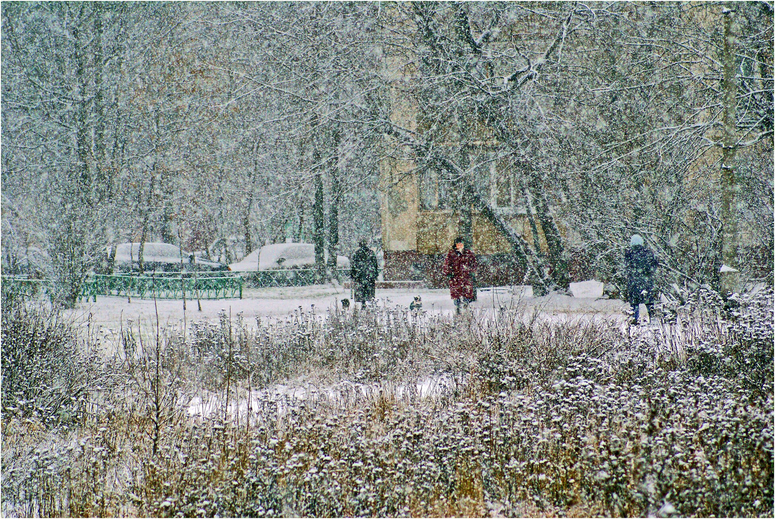 А снег идет...